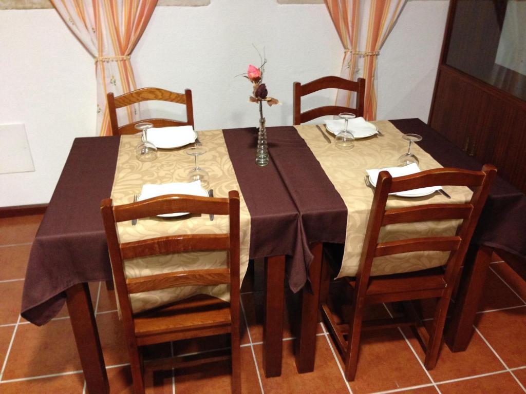 Alojamento Local De Pardieiros Hotel Avo ภายนอก รูปภาพ